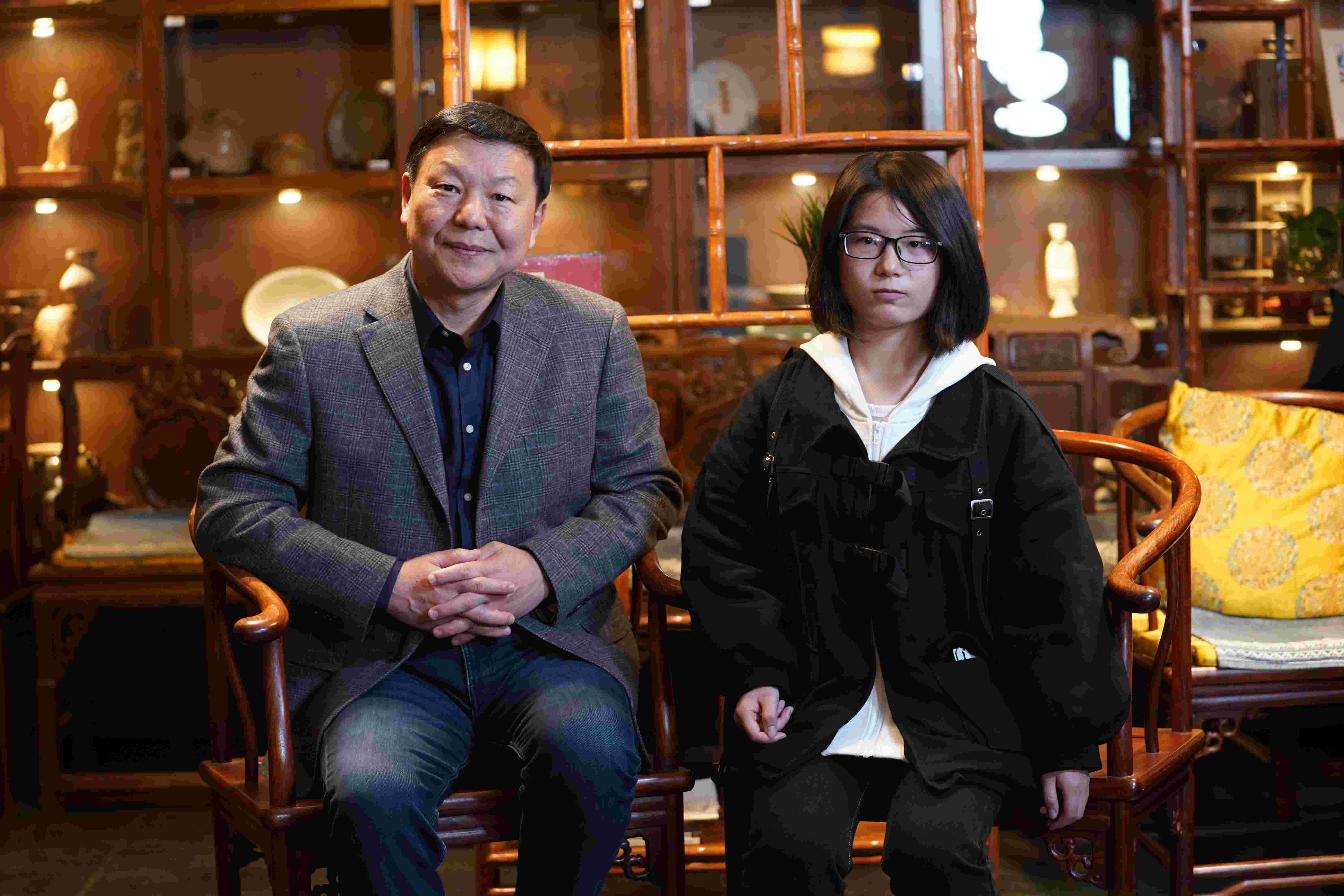 Arkeolog Xu Hong ve Zhong Fangrong